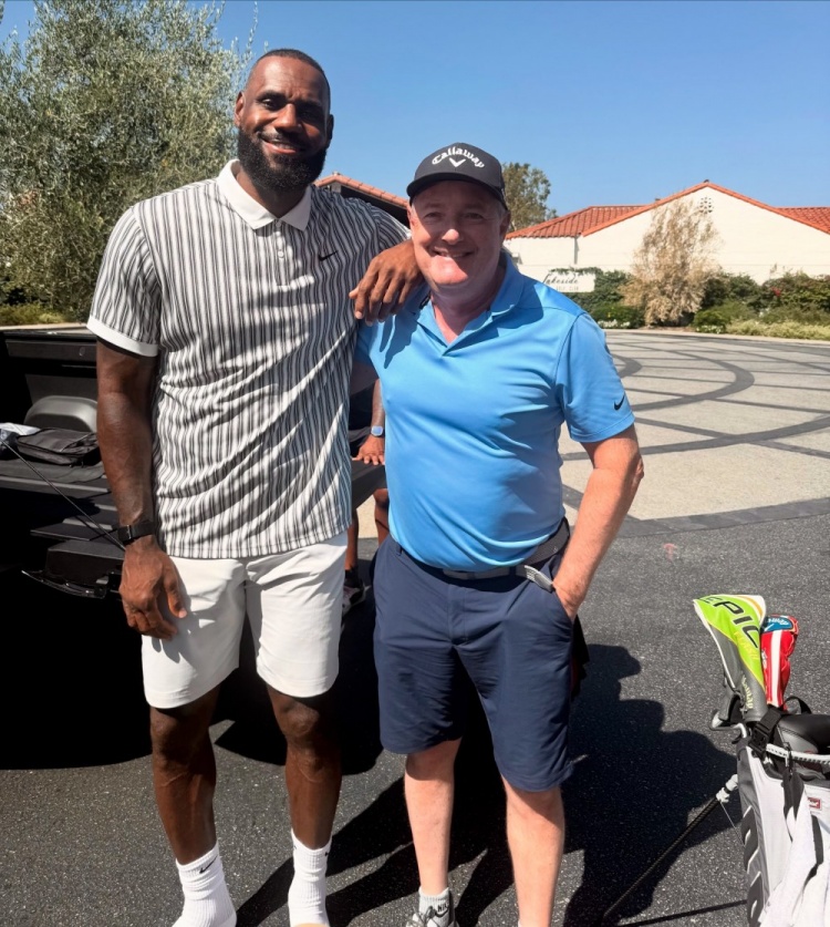 摩根分享与詹姆斯珍贵合照：深感荣幸相遇，揭秘其真实亲和魅力