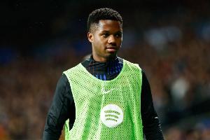 世体：法蒂在巴萨处境艰难，他考虑今夏打开离队大门